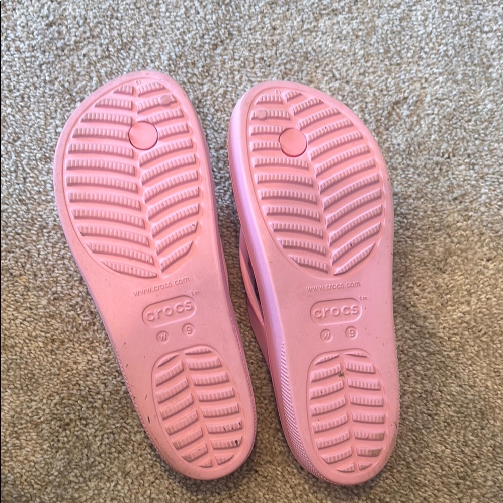 CROCS Pink Sandals Comfortable Summer Footwear - Picture 4 of 4